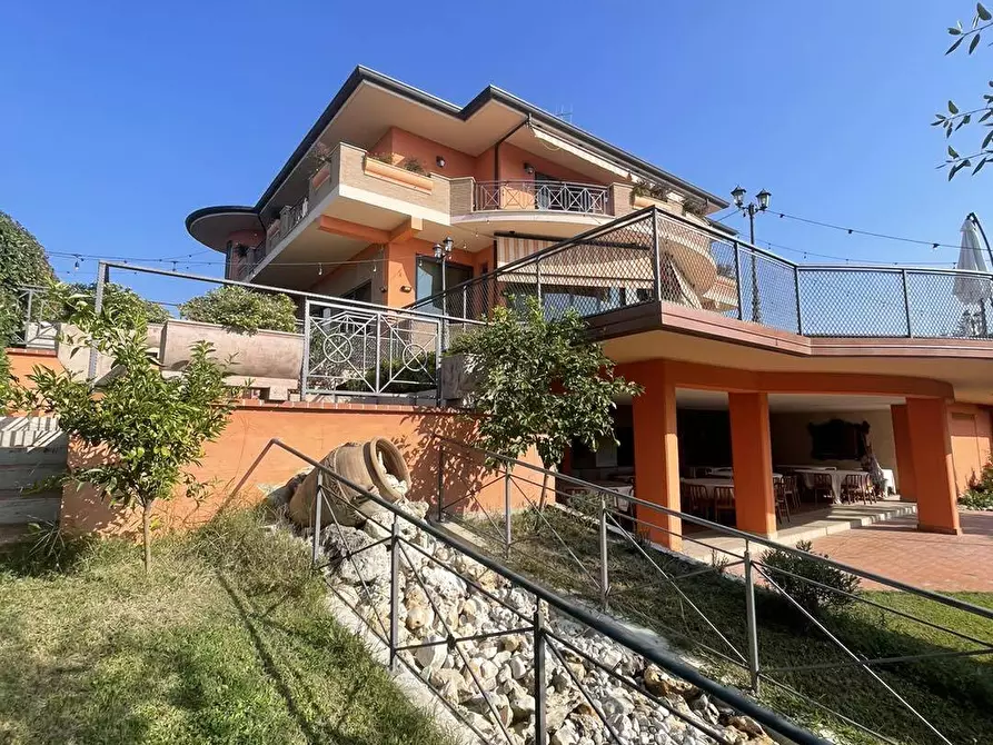 Immagine 2 di Locale commerciale in vendita  in via meringo alto a Ripi