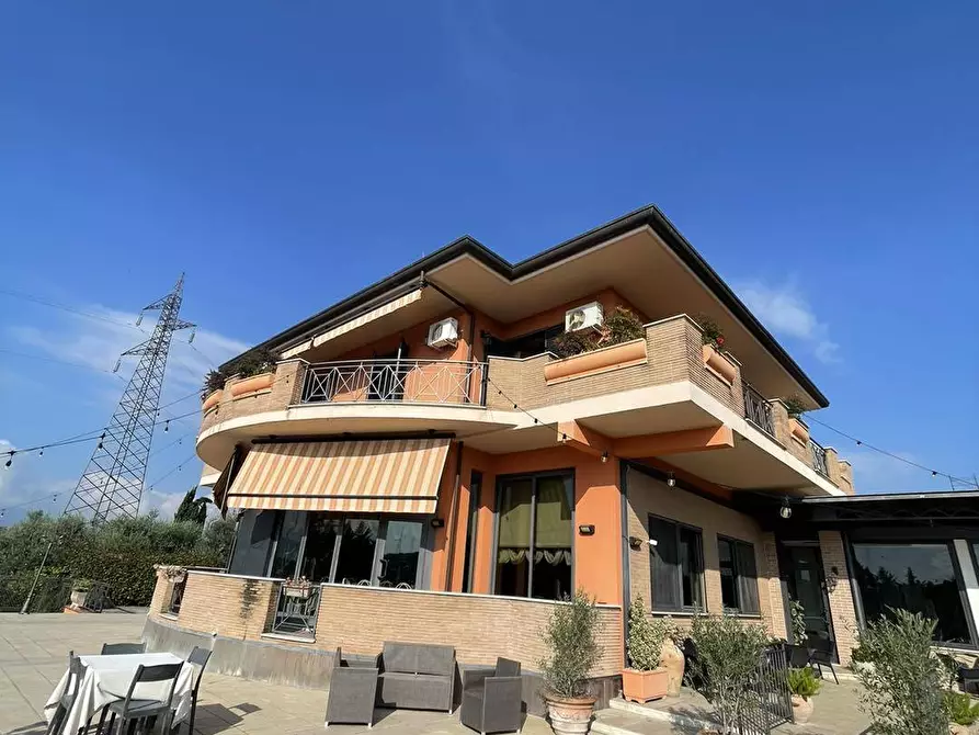 Immagine 35 di Locale commerciale in vendita  in via meringo alto a Ripi