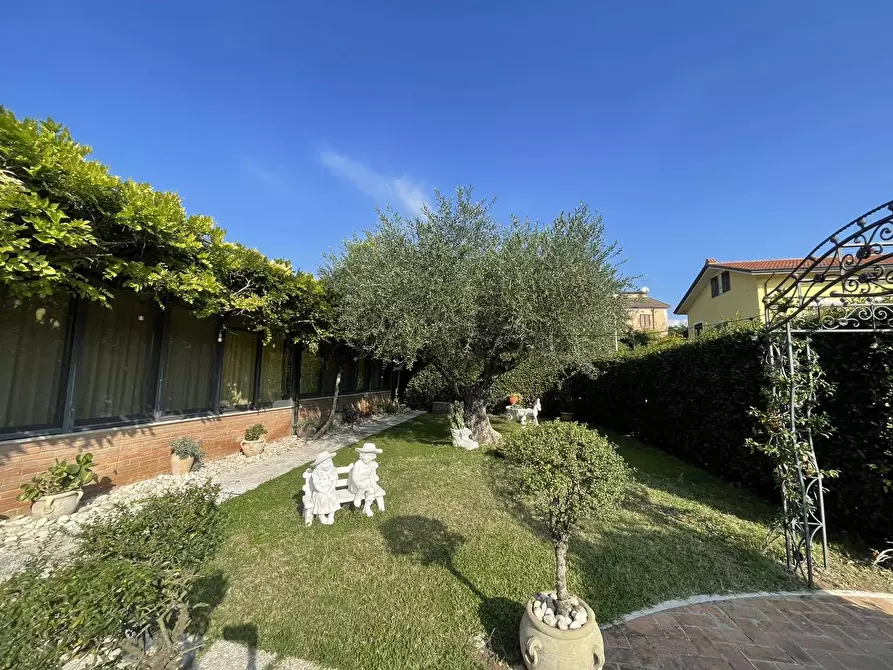 Immagine 38 di Locale commerciale in vendita  in via meringo alto a Ripi