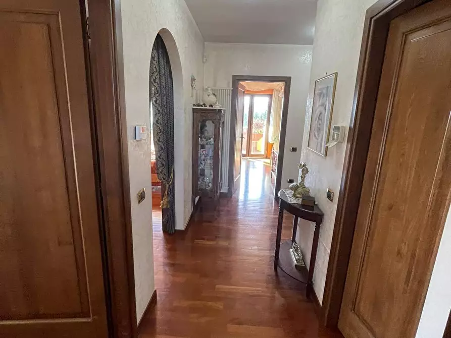 Immagine 25 di Locale commerciale in vendita  in via meringo alto a Ripi