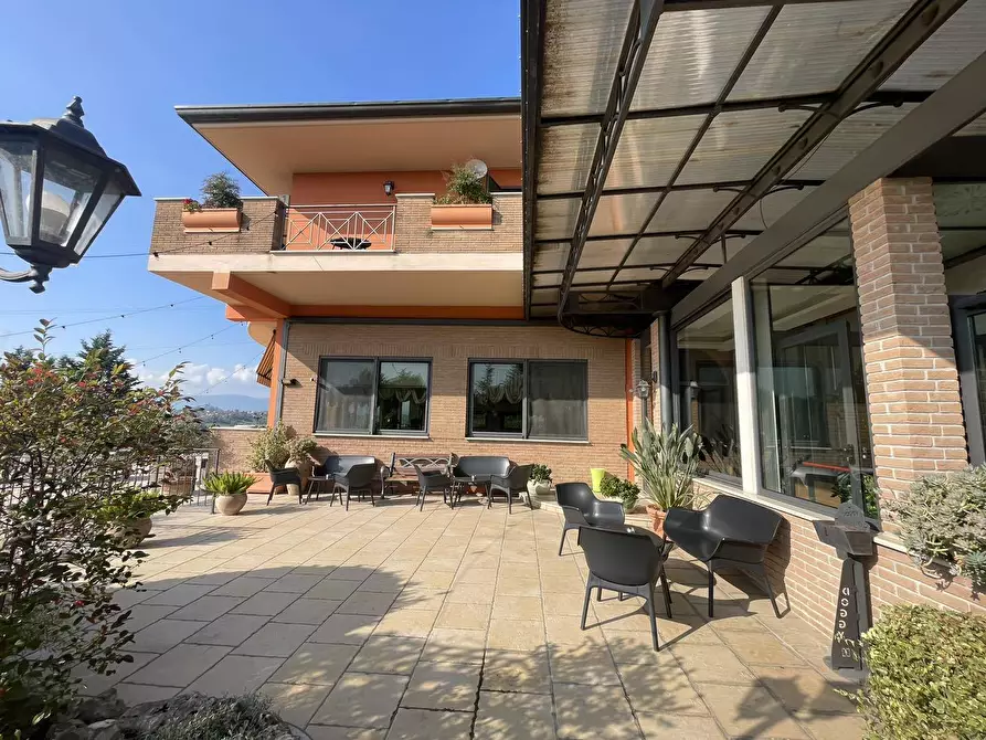 Immagine 43 di Locale commerciale in vendita  in via meringo alto a Ripi