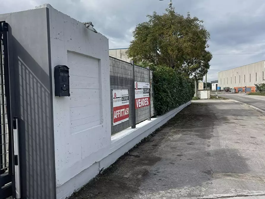 Immagine 35 di Capannone industriale   in contrada morolo snc a Morolo