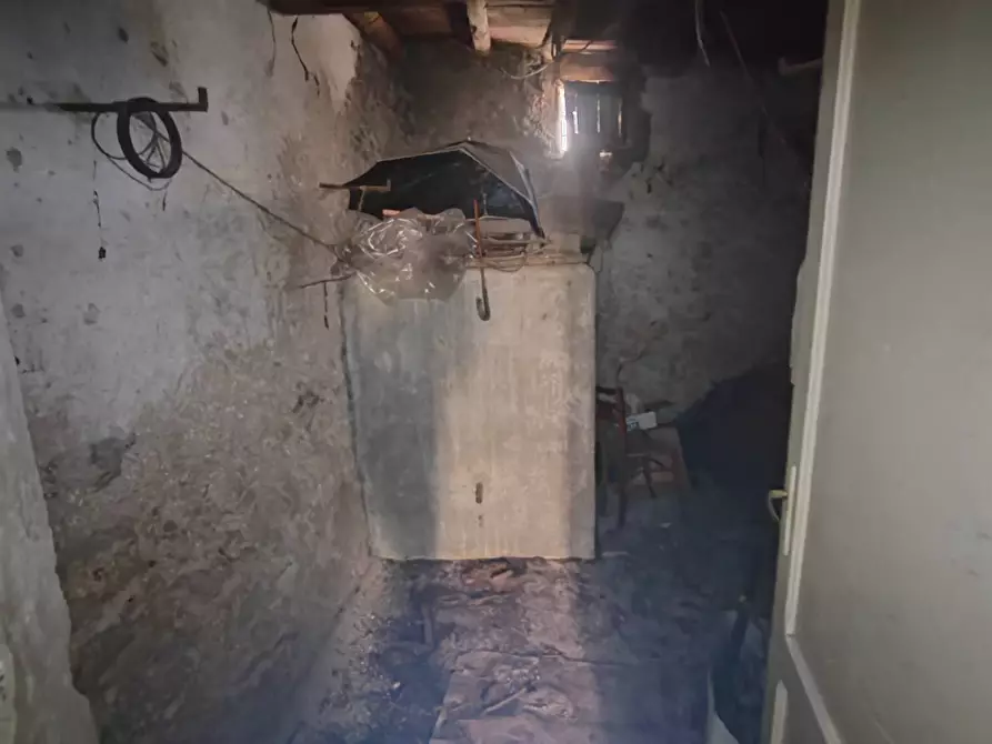 Immagine 37 di Palazzo in vendita  in Via Arelle a Arnara