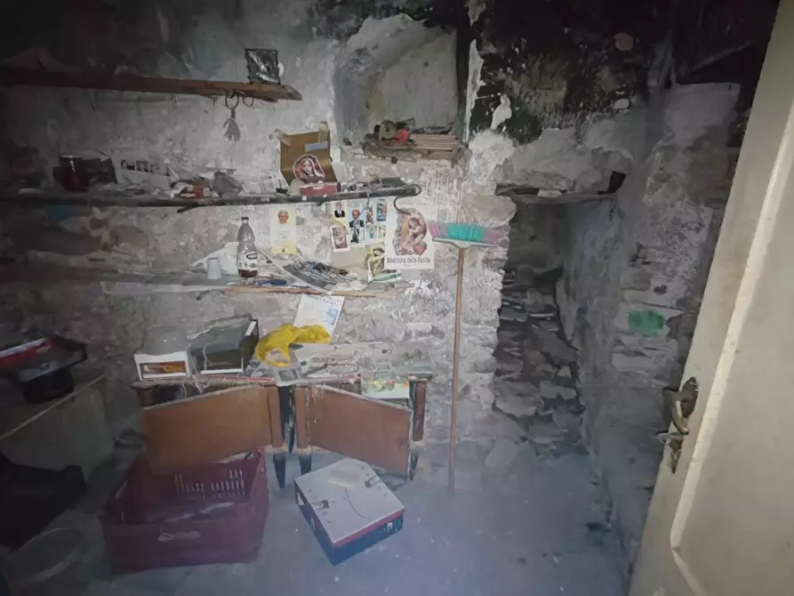 Immagine 38 di Palazzo in vendita  in Via Arelle a Arnara