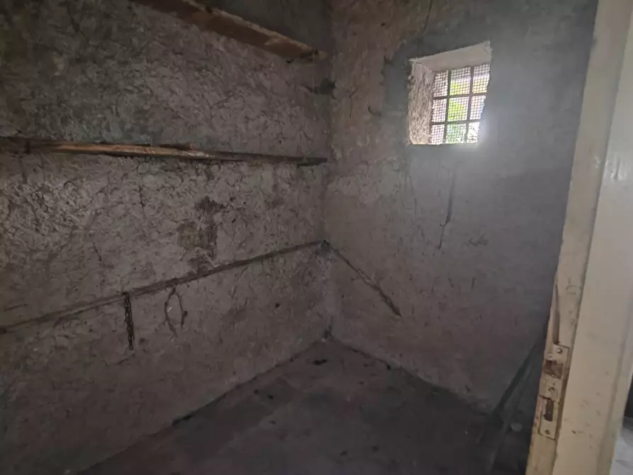 Immagine 39 di Palazzo in vendita  in Via Arelle a Arnara