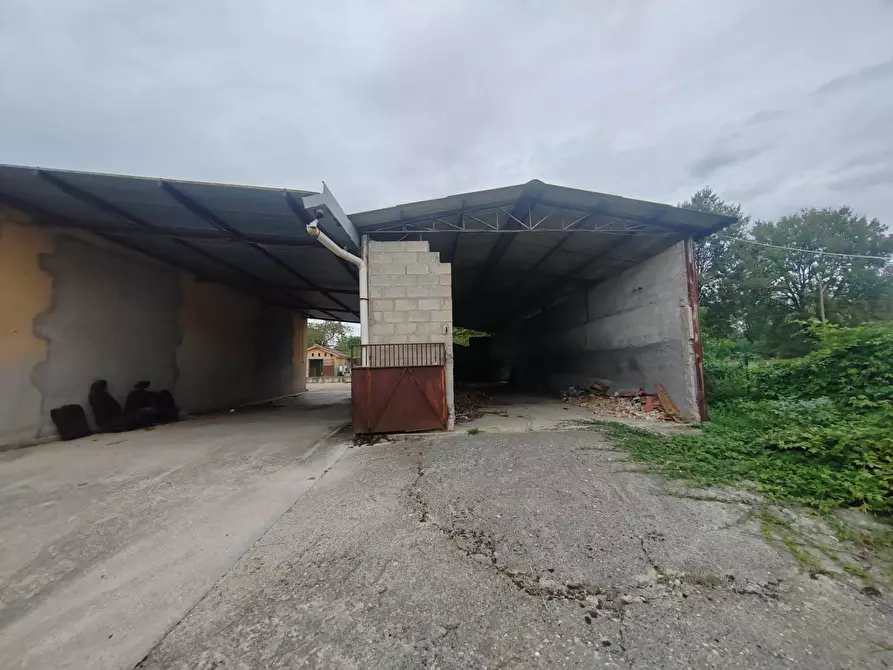 Immagine 2 di Magazzino in vendita  in via Colonne a San Giovanni Incarico
