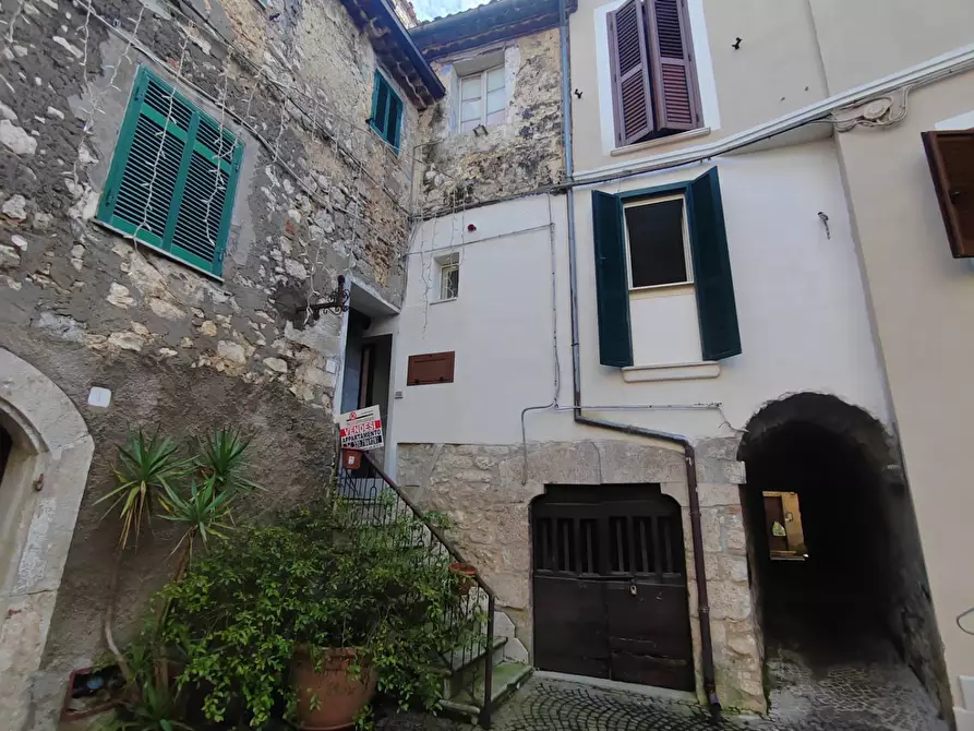 Immagine 11 di Appartamento in vendita  in piazza Annunziata a Amaseno