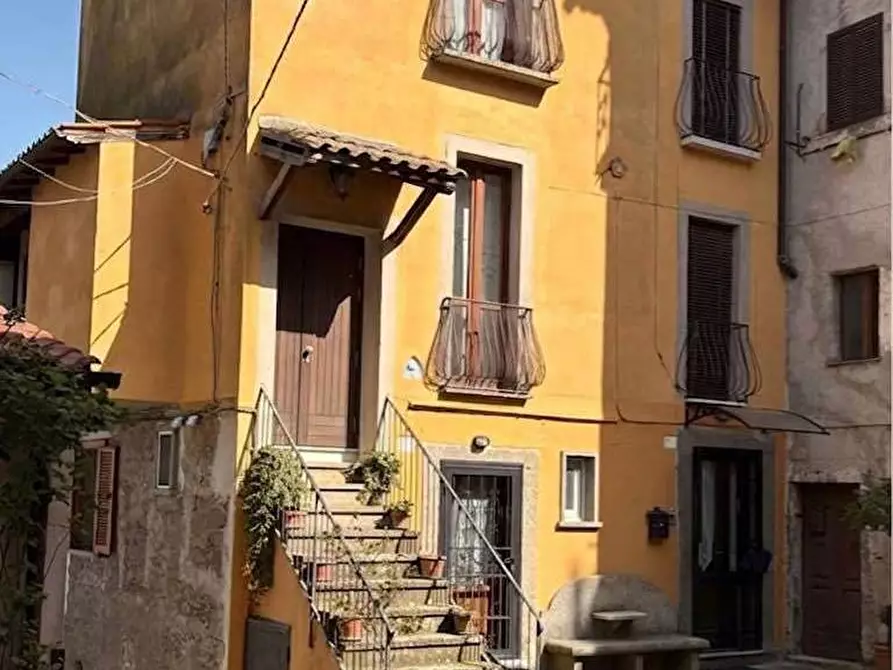 Immagine 1 di Appartamento in vendita  in via zuccari 170 a Viterbo