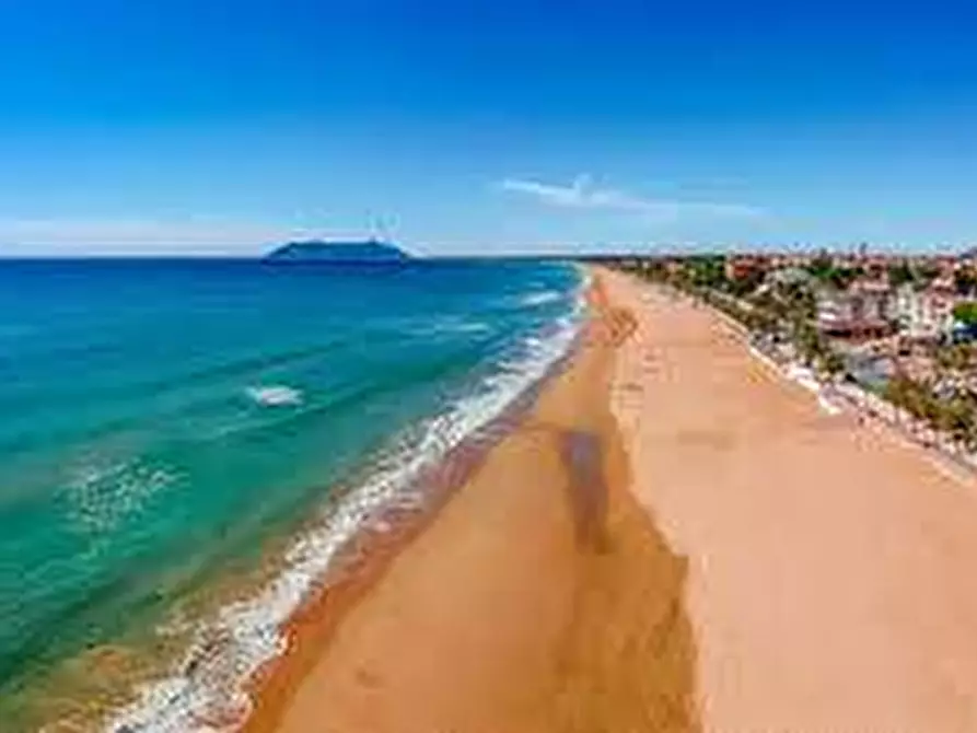 Immagine 1 di Attività commerciale in vendita  in Via Veneto 2 a Terracina