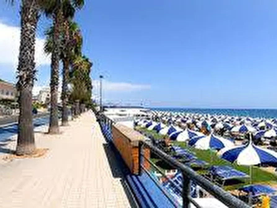 Immagine 2 di Attività commerciale in vendita  in Via Veneto 2 a Terracina