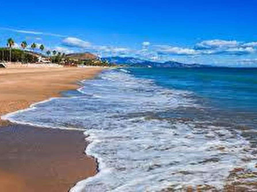 Immagine 4 di Attività commerciale in vendita  in Via Veneto 2 a Terracina