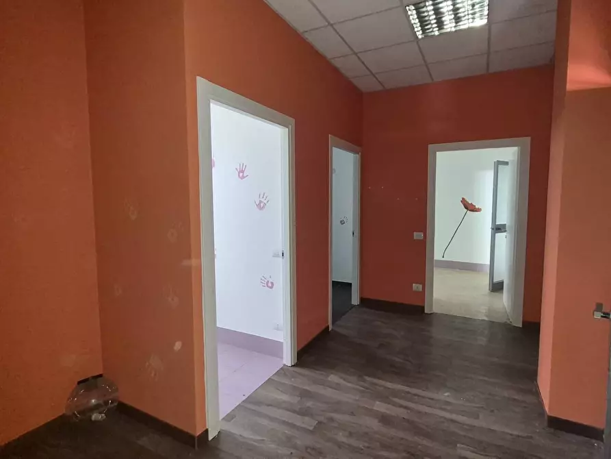 Immagine 10 di Locale commerciale in vendita  in via degli anemoni 12 a Alatri