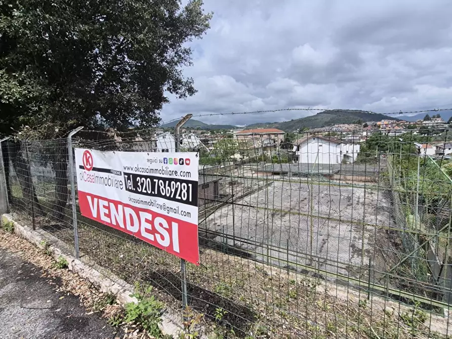 Immagine 12 di Locale commerciale in vendita  in via degli anemoni 12 a Alatri
