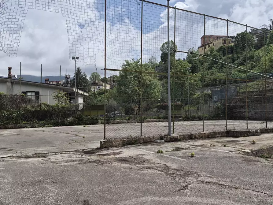 Immagine 18 di Locale commerciale in vendita  in via degli anemoni 12 a Alatri