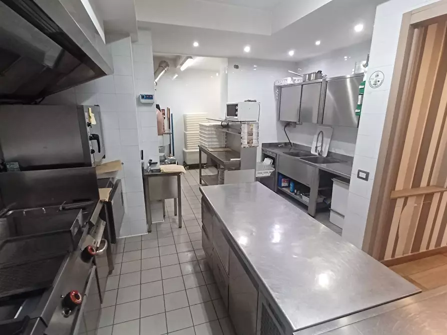 Immagine 18 di Attività commerciale in affitto  in Via S.Angelo in Villa 118 a Veroli