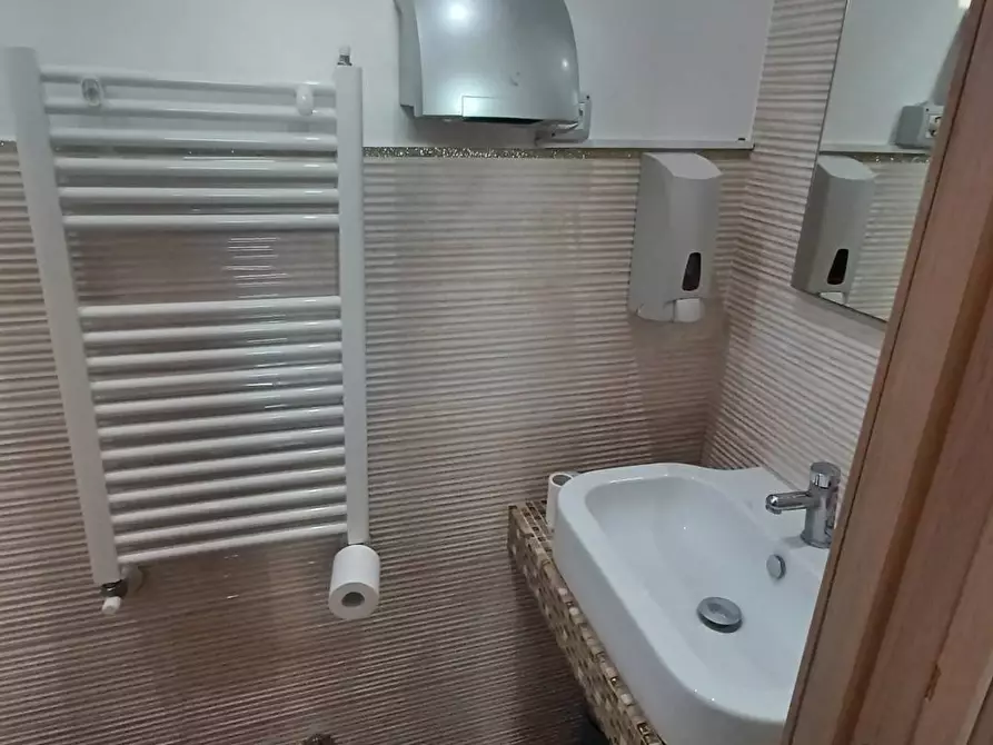 Immagine 21 di Attività commerciale in affitto  in Via S.Angelo in Villa 118 a Veroli