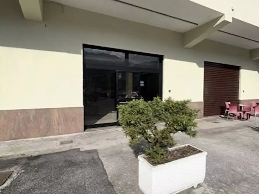 Immagine 2 di Locale commerciale in affitto  in contrada madonna del piano 46 a Morolo