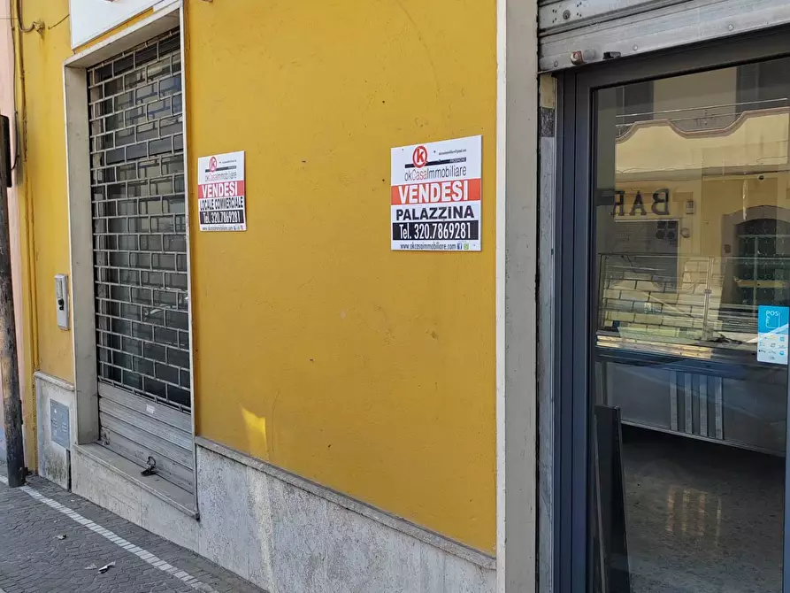 Immagine 3 di Locale commerciale in vendita  in Viale Della Libertà a Ceccano