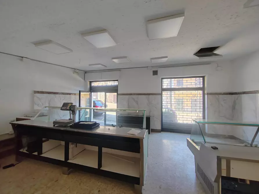 Immagine 4 di Locale commerciale in vendita  in Viale Della Libertà a Ceccano