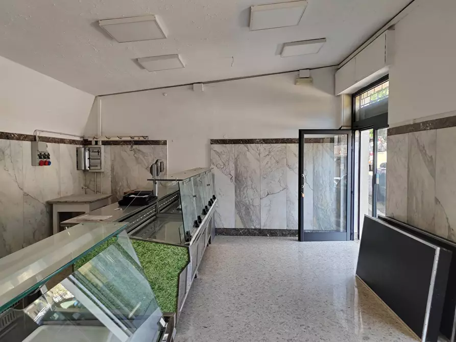 Immagine 7 di Locale commerciale in vendita  in Viale Della Libertà a Ceccano