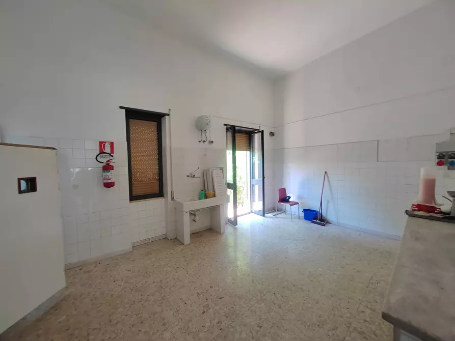 Immagine 10 di Locale commerciale in vendita  in Viale Della Libertà a Ceccano