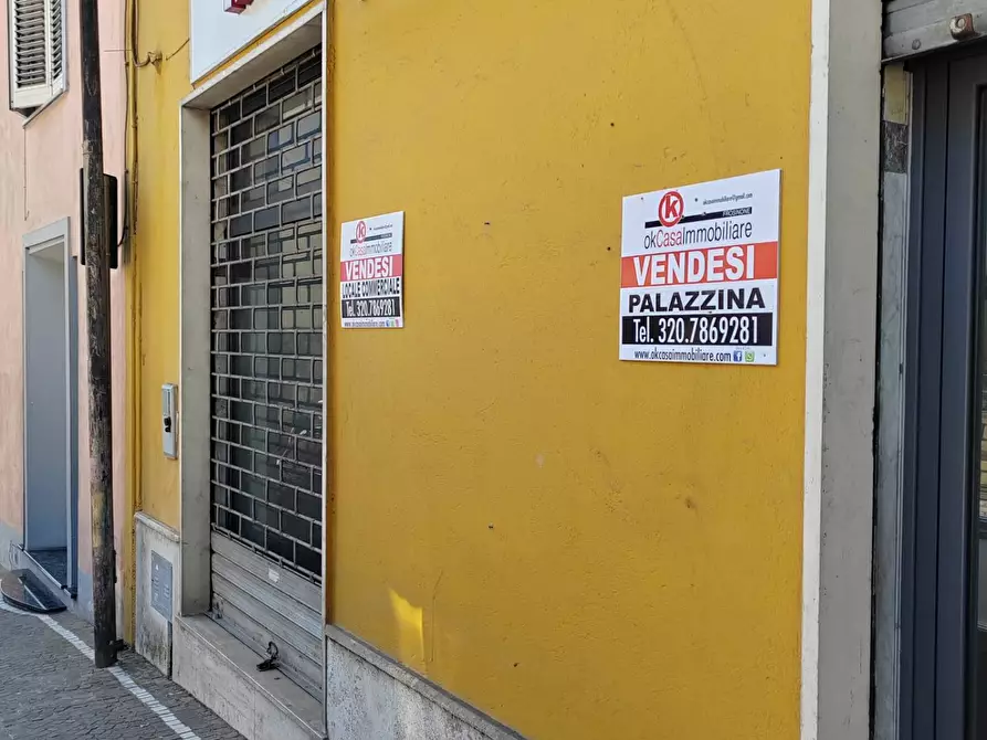 Immagine 15 di Locale commerciale in vendita  in Viale Della Libertà a Ceccano