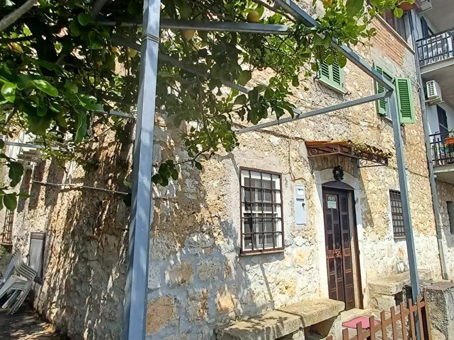 Immagine 1 di Casa semindipendente in vendita  in Via Marittima a Bassiano