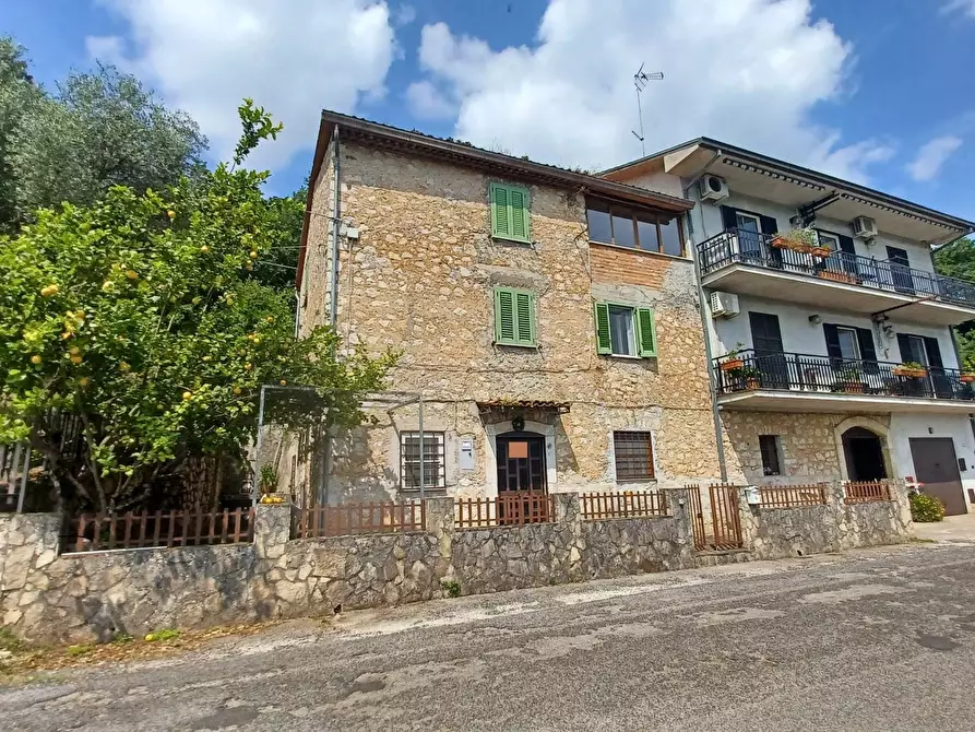 Immagine 2 di Casa semindipendente in vendita  in Via Marittima a Bassiano