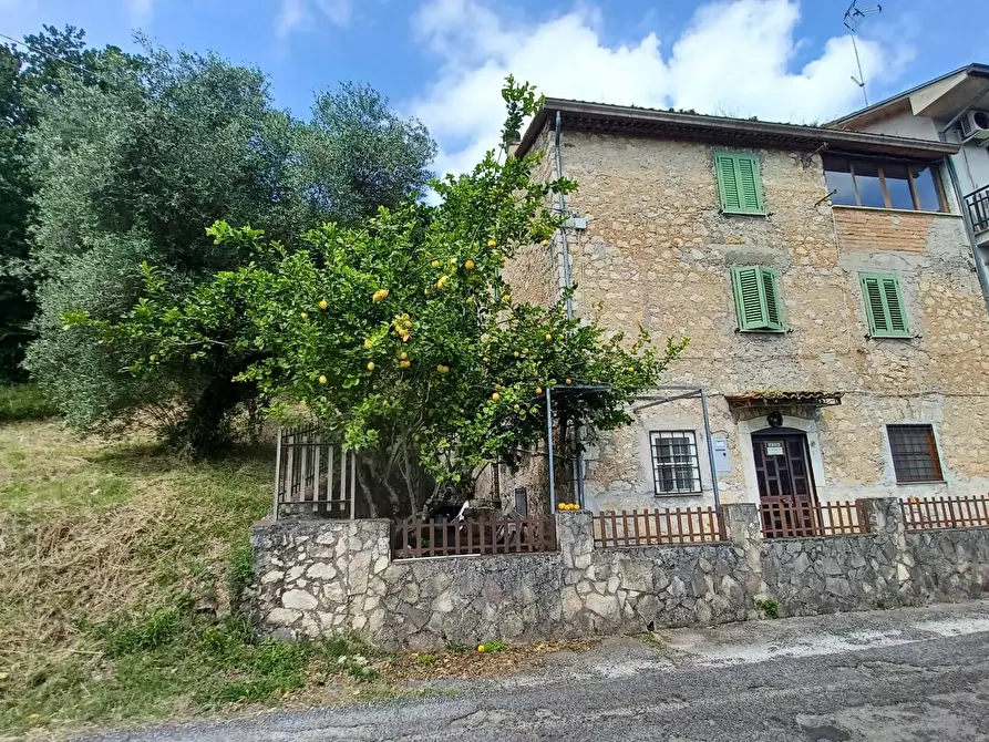 Immagine 11 di Casa semindipendente in vendita  in Via Marittima a Bassiano
