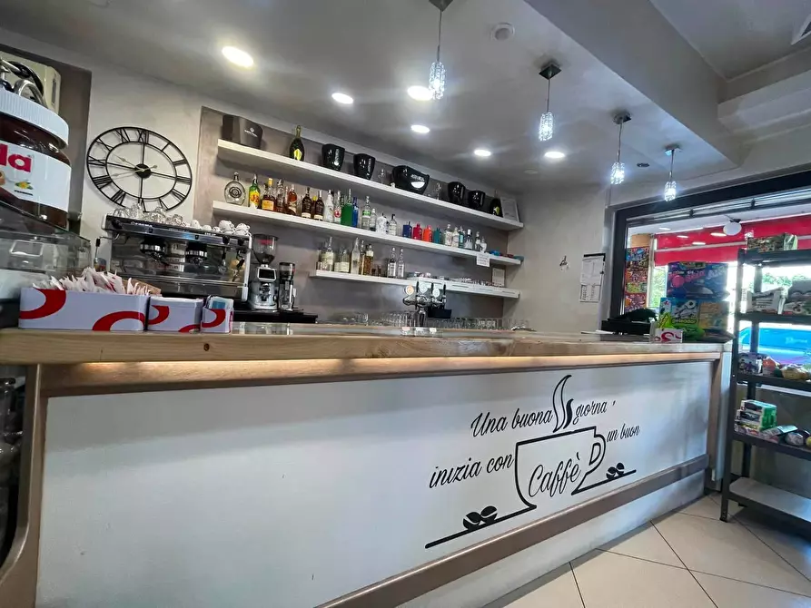 Immagine 6 di Attività commerciale in vendita  in Via Strada Statale 155 La Donna a Alatri