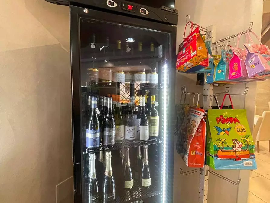 Immagine 12 di Attività commerciale in vendita  in Via Strada Statale 155 La Donna a Alatri