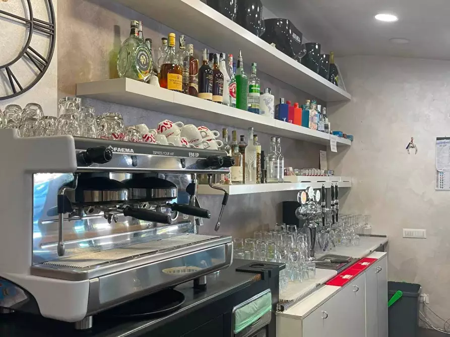 Immagine 13 di Attività commerciale in vendita  in Via Strada Statale 155 La Donna a Alatri