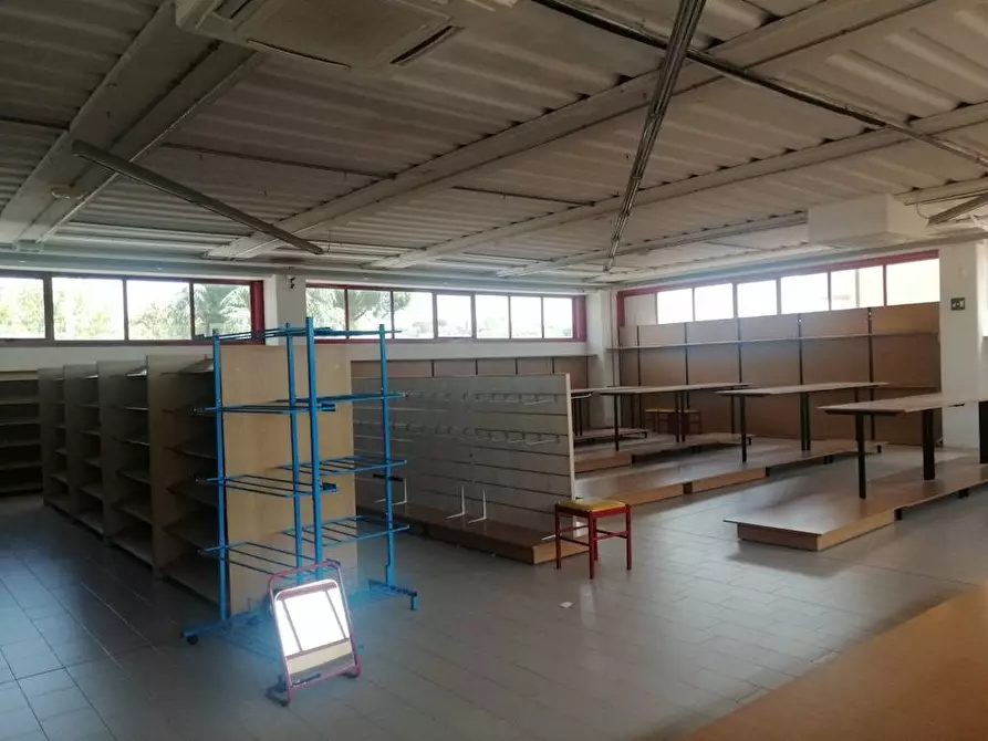 Immagine 4 di Locale commerciale in vendita  in Via Don Minzoni 47 a Castelbellino