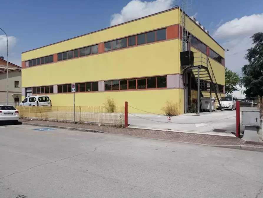 Immagine 2 di Locale commerciale in vendita  in Via Don Minzoni 47 a Castelbellino