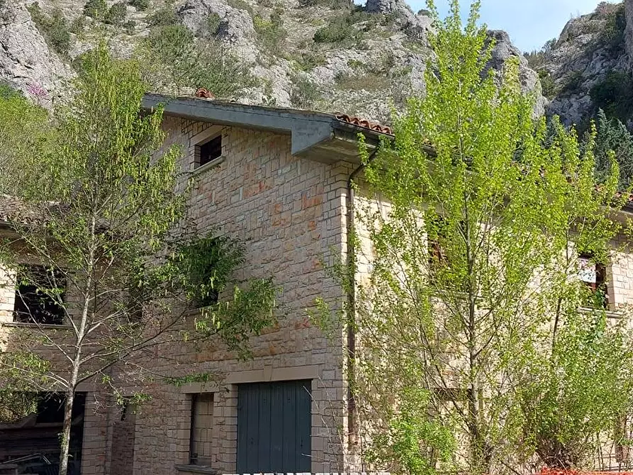 Immagine 3 di Villa in vendita  in via Flaminia 54 a Acqualagna