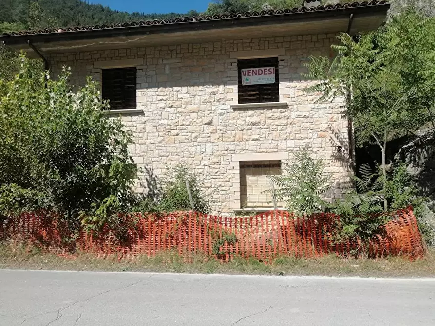 Immagine 2 di Villa in vendita  in via Flaminia 54 a Acqualagna