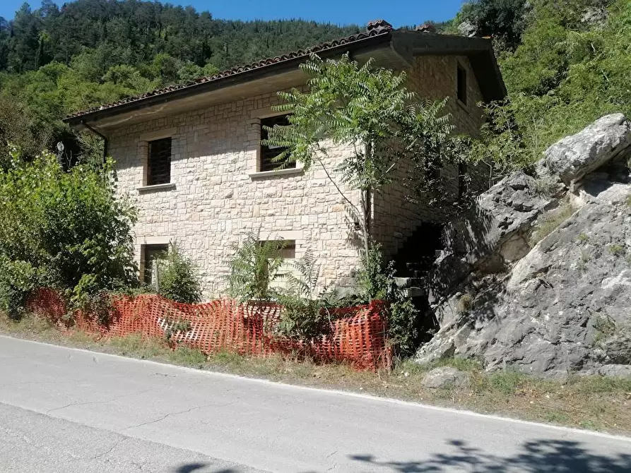 Immagine 5 di Villa in vendita  in via Flaminia 54 a Acqualagna