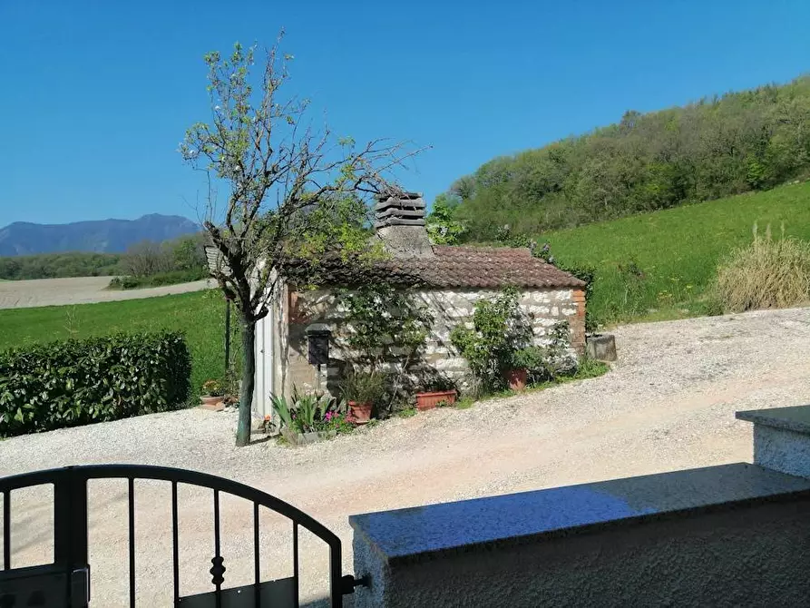 Immagine 13 di Rustico / casale in vendita  in localita'  casacolonna 1 a Sassoferrato