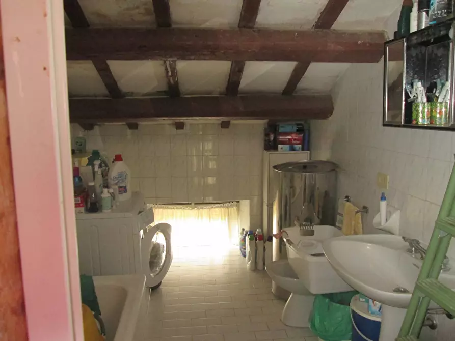 Immagine 23 di Rustico / casale in vendita  in localita'  casacolonna 1 a Sassoferrato