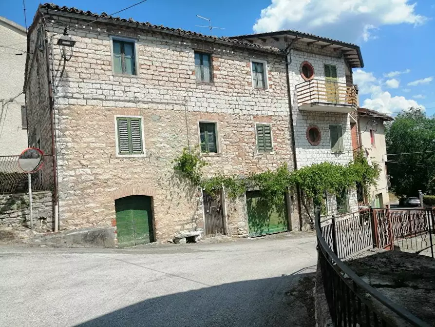 Immagine 2 di Appartamento in vendita  in Pierosara a Genga