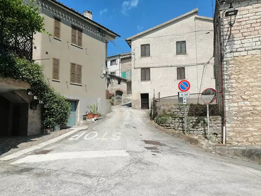 Immagine 3 di Appartamento in vendita  in Pierosara a Genga