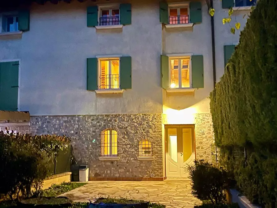 Immagine 1 di Villetta a schiera in vendita  in baccoli di sopra a Peschiera Del Garda