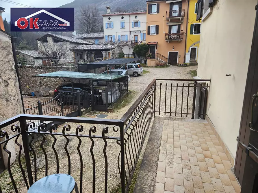 Immagine 10 di Appartamento in vendita  in località campagna a Caprino Veronese