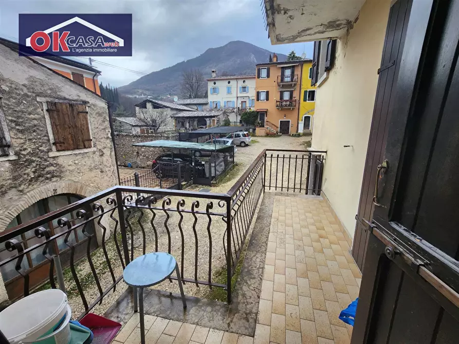 Immagine 11 di Appartamento in vendita  in località campagna a Caprino Veronese