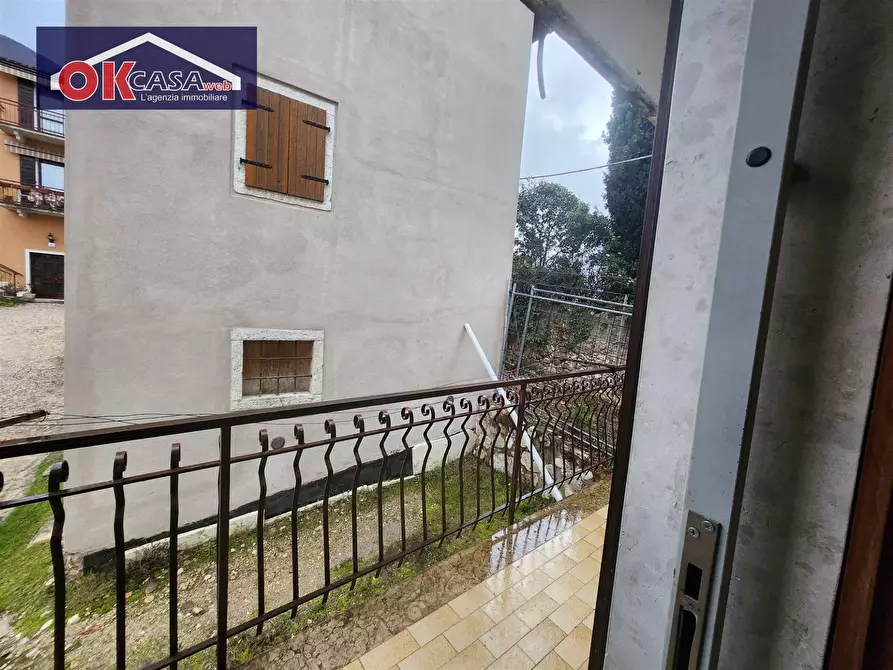 Immagine 12 di Appartamento in vendita  in località campagna a Caprino Veronese