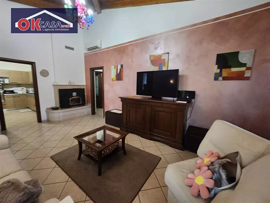 Immagine 2 di Villa in vendita  in via silone a Bovolone