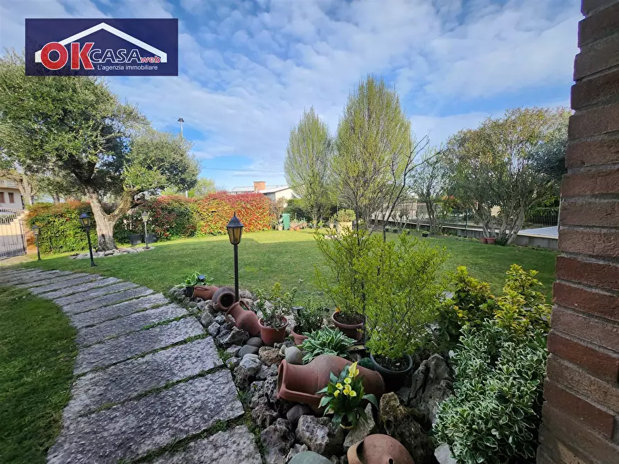 Immagine 26 di Villa in vendita  in via silone a Bovolone