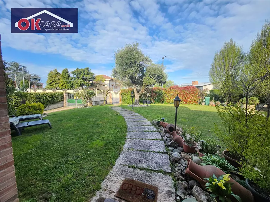 Immagine 27 di Villa in vendita  in via silone a Bovolone