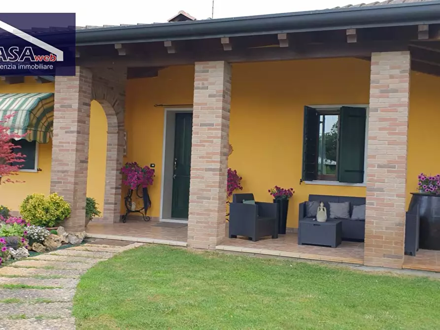 Immagine 1 di Villa in vendita  in via silone a Bovolone