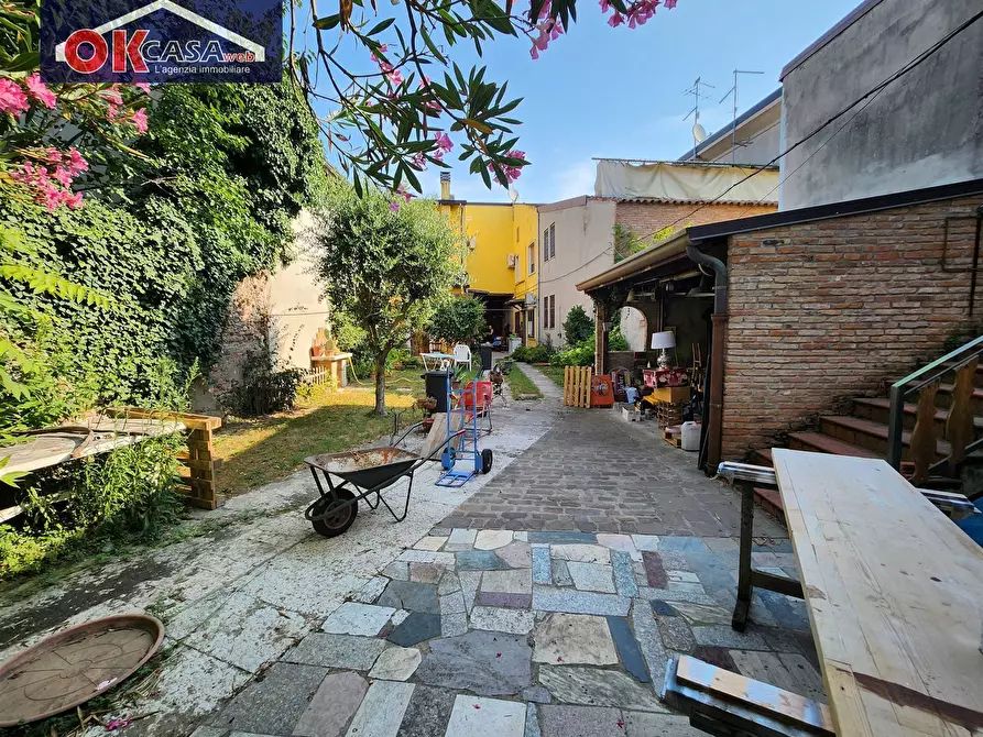 Immagine 7 di Rustico / casale in vendita  in via primo maggio a Zevio